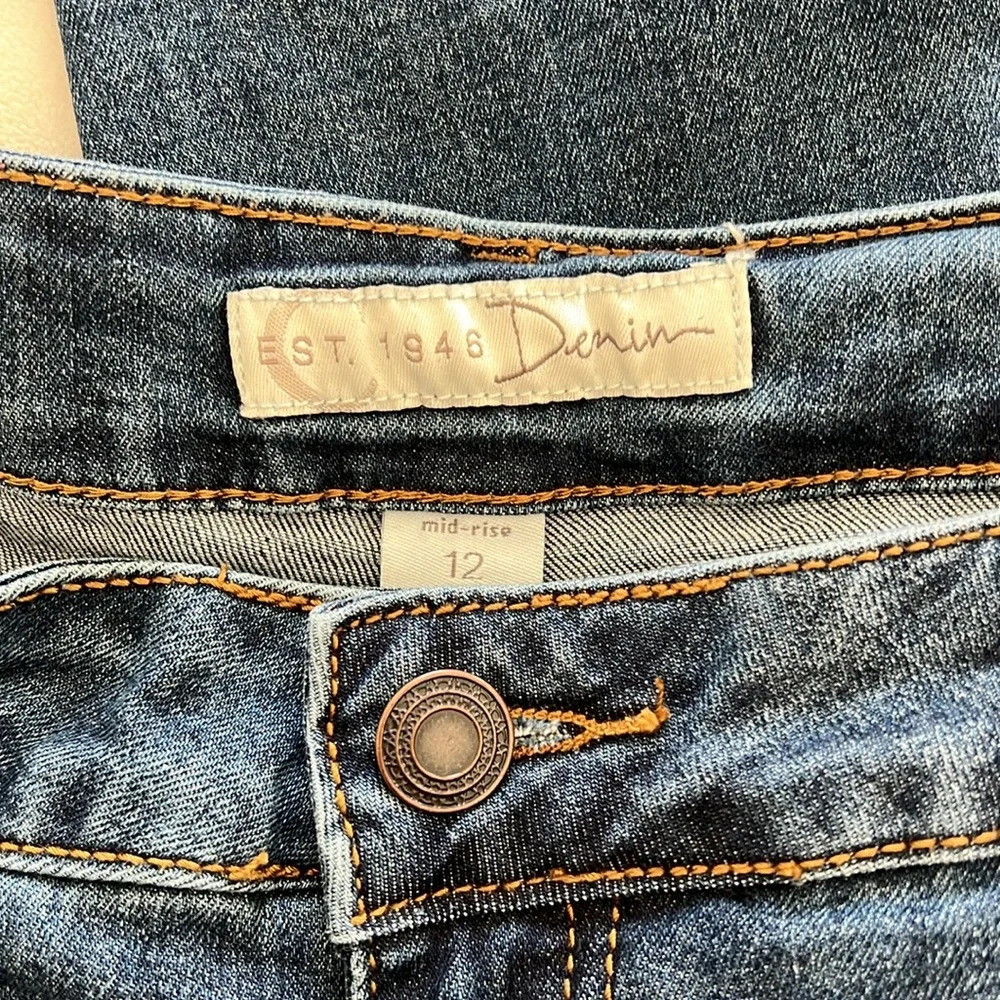 Mid Rise Ripped + Distressed Shape Enhancing Jeans/ Jeggings Size 12 - Picture 5 of 8